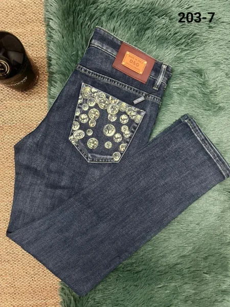 Pattern-pocket jeans shown in the linked Dolce & Gabbana catalog listing