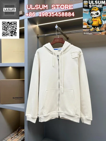 Krémová vrstva zipu zobrazená v propojeném výpisu katalogu Burberry