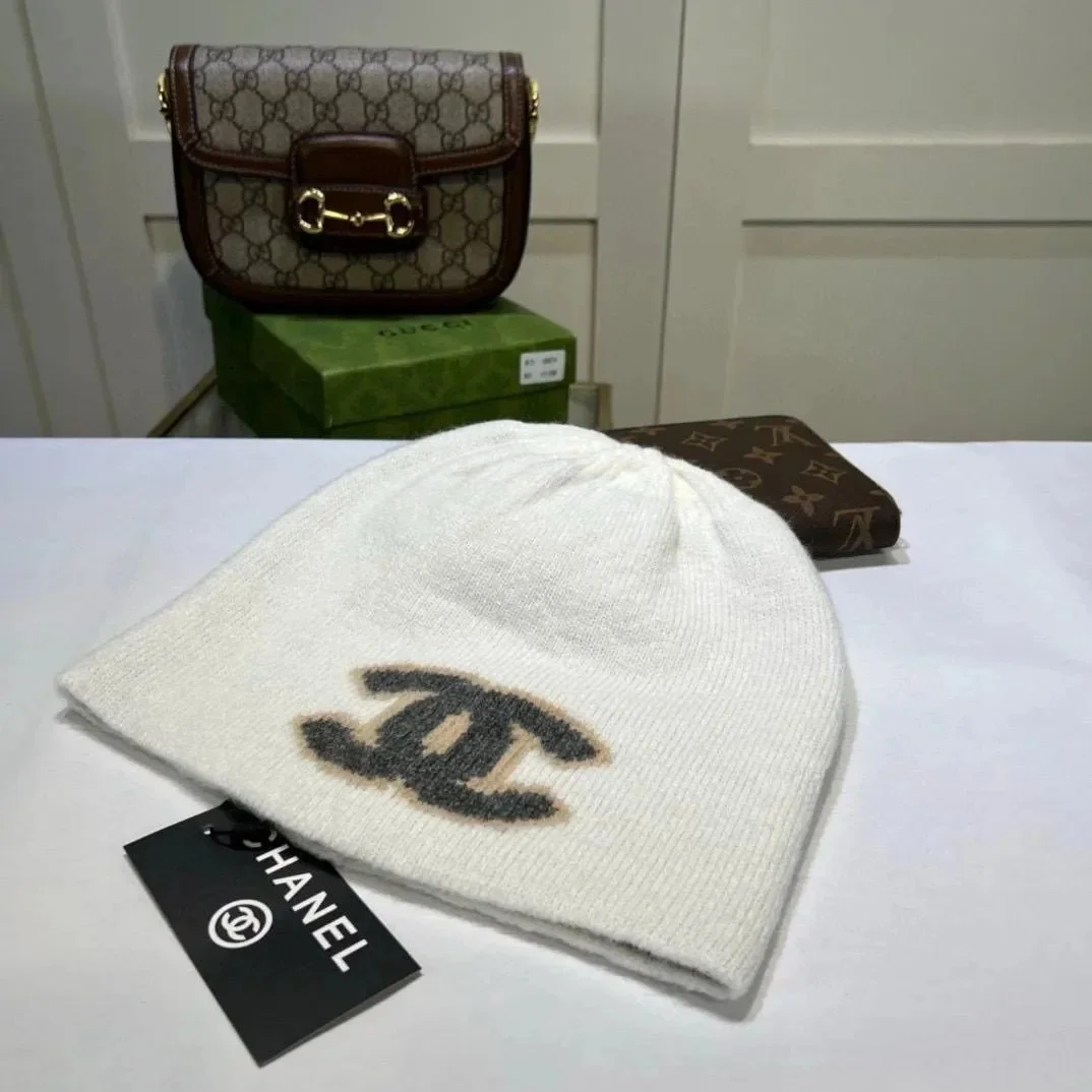 Chanel · Light logo beanie
