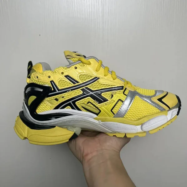 Yellow & black runners shown in the linked ASICS catalog listing